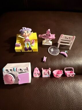 Shopkins Happy Places Bunny Laundry Milly Mops doll Home Collection.